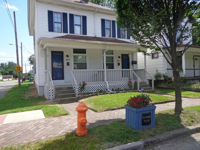 557 E Whittier St, Unit 557 E Whittier St