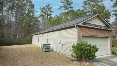 813 Blue Hill Ln in Atlanta, GA - Building Photo - Building Photo