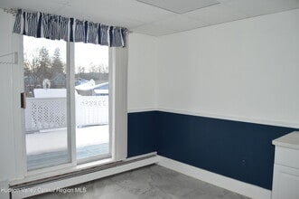 86 Ulster Ave in Saugerties, NY - Foto de edificio - Building Photo