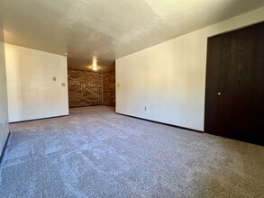 605 Kellywood Manor in New Kensington, PA - Building Photo - Building Photo