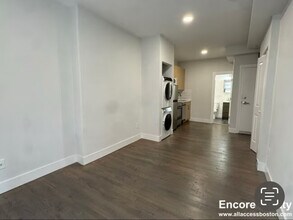 252 Newbury St, Unit 10 in Boston, MA - Foto de edificio - Building Photo