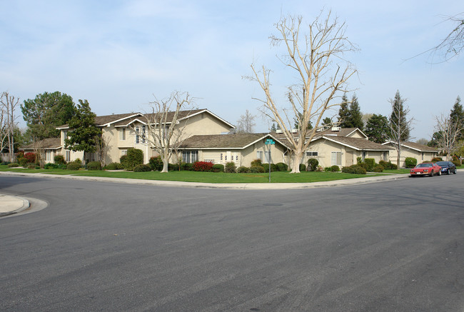 6200 Spice Way in Bakersfield, CA - Foto de edificio - Building Photo