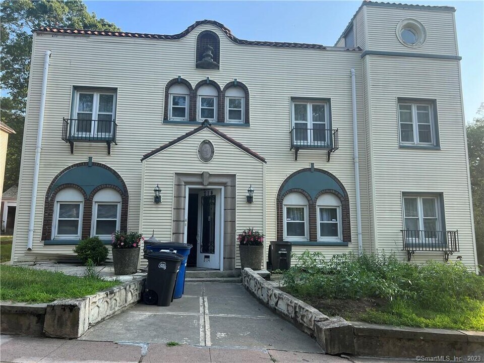 214 Goffe Terrace in New Haven, CT - Building Photo