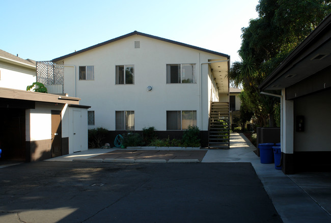 La Vina Apartments in Santa Barbara, CA - Building Photo - Building Photo