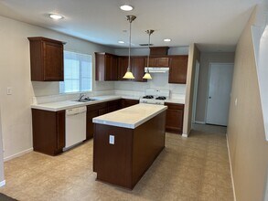 2714 Twin Bridges Ln in Stockton, CA - Building Photo - Building Photo