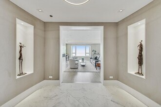 800 N Michigan Ave in Chicago, IL - Building Photo - Building Photo
