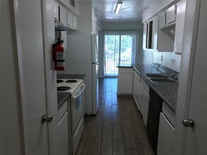 6200 W Tidwell Rd in Houston, TX - Building Photo - Building Photo
