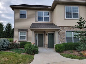 1942 Shady Oak Dr in Mount Joy, PA - Building Photo