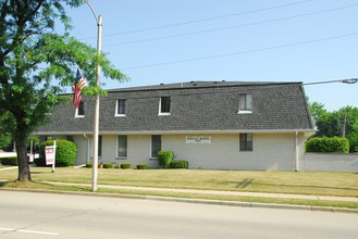 Nikolai Manor in Wauwatosa, WI - Building Photo - Building Photo