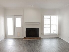 5620 Live Oak St, Unit 303A in Dallas, TX - Building Photo