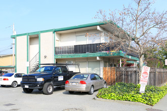 Sonoma Bell Apartments in San Rafael, CA - Building Photo - Building Photo