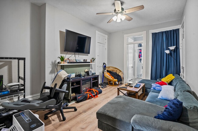 2329 Larkins Wy in Pittsburgh, PA - Building Photo - Building Photo