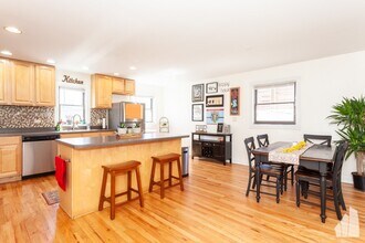 1433 W Oakdale Ave, Unit CH in Chicago, IL - Building Photo - Building Photo