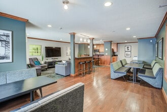 Park Glen Apartments in St. Louis Park, MN - Foto de edificio - Building Photo