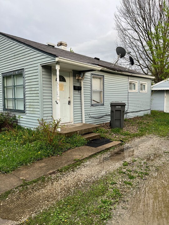 1861 Bauer Rd in Indianapolis, IN - Building Photo