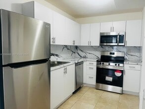 8261 NW 8th St in Miami, FL - Building Photo - Building Photo