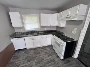 Room in House on Nations Ford Rd in Charlotte, NC - Building Photo - Building Photo