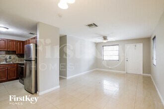 5700 NE 7th Ave in Fort Lauderdale, FL - Building Photo - Building Photo