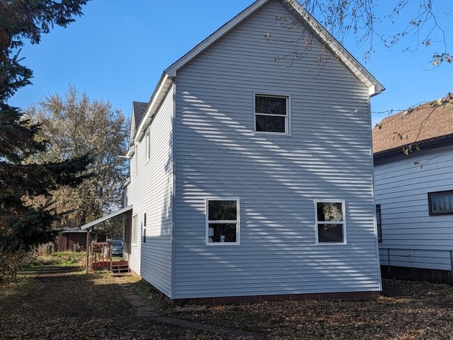 1613 Iowa Ave, Unit Upper Level