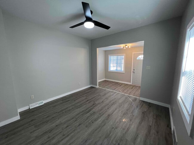 142 5th St in Silvis, IL - Foto de edificio - Building Photo