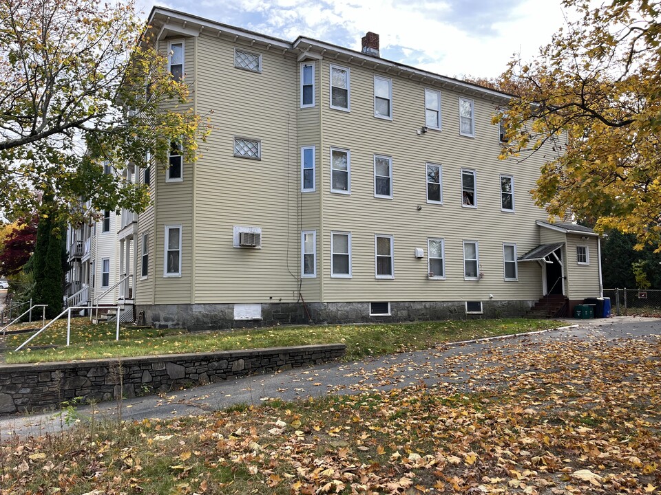 53 Charlotte St, Unit 1 in Worcester, MA - Foto de edificio