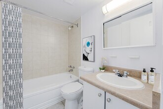 2775 Jane Street in Toronto, ON - Building Photo - Building Photo