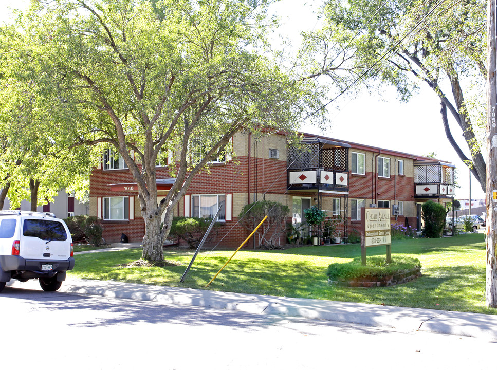 Cedar Avenue Apartments in Lakewood, CO - Foto de edificio