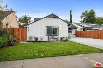 5813 Saloma Ave in Los Angeles, CA - Building Photo - Building Photo