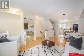 8 Cornerstone Private in Ottawa, ON - Building Photo - Building Photo