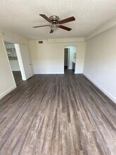 18335 NW 68th Ave, Unit 790-220 in Hialeah, FL - Foto de edificio - Building Photo