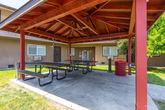 Stonebrook Apartments in Sacramento, CA - Building Photo - Building Photo
