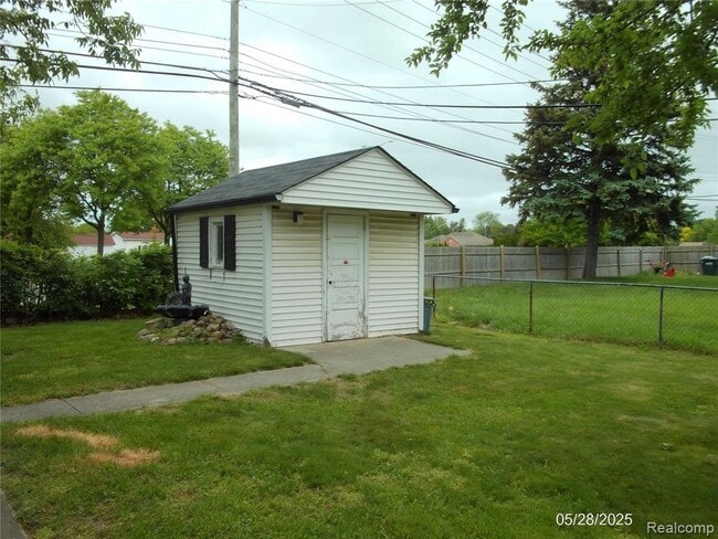 36890 Weber Dr in Sterling Heights, MI - Foto de edificio - Building Photo