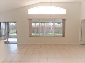 8613 Fawn Creek Dr in Tampa, FL - Building Photo - Building Photo