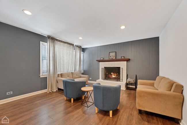 8912 Forestview Rd in Evanston, IL - Building Photo - Building Photo