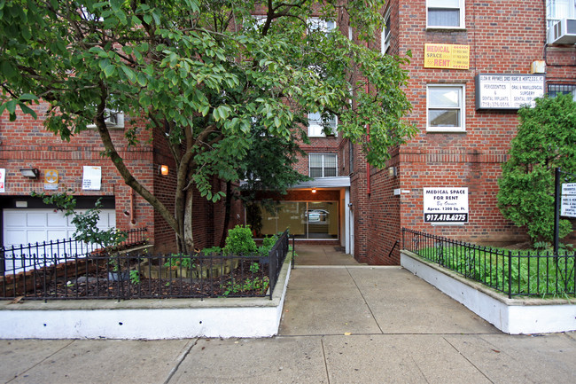 2026 Ocean Ave in Brooklyn, NY - Foto de edificio - Building Photo