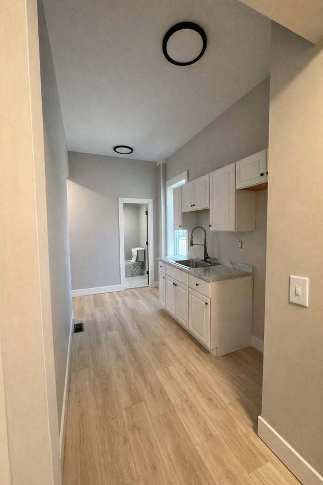 217 Alexander St, Unit 217-3, Unit 217-3