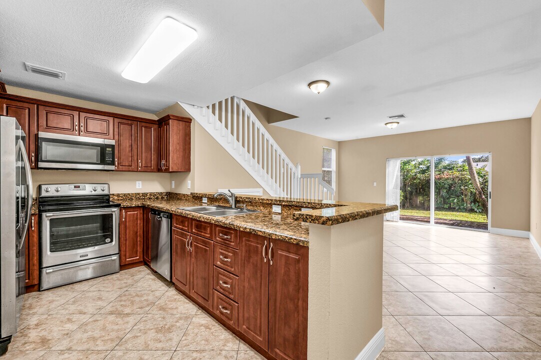 3720 NE 4th Ter in Pompano Beach, FL - Foto de edificio