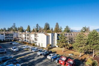 Guildford Gardens in Surrey, BC - Building Photo - Building Photo