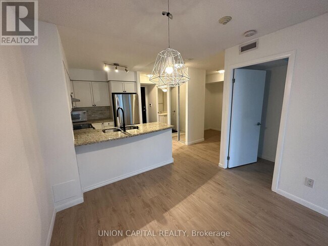 231 Fort York Blvd in Toronto, ON - Building Photo - Building Photo