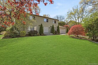 26 Devonshire Dr in White Plains, NY - Building Photo - Building Photo