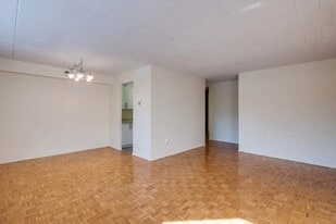 Castlegate Apartments in Toronto, ON - Building Photo