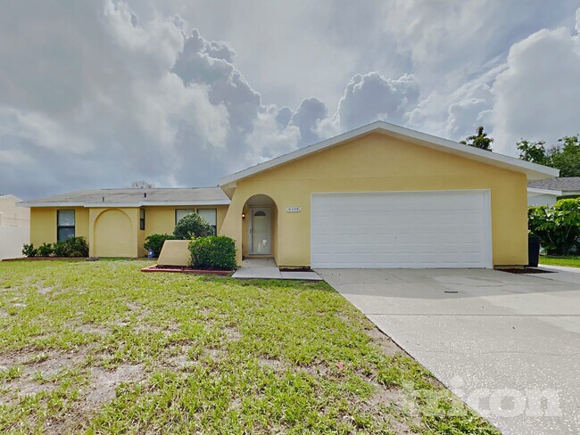 8108 Chickasaw Ln in Port Richey, FL - Foto de edificio - Building Photo