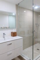 10923 NW 70th St in Doral, FL - Building Photo