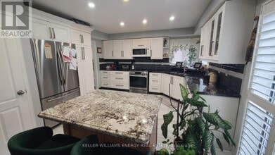 12 Phillpot Ln in Ajax, ON - Building Photo - Building Photo