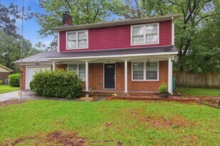 208 Greenbriar Dr in Jacksonville, NC - Building Photo