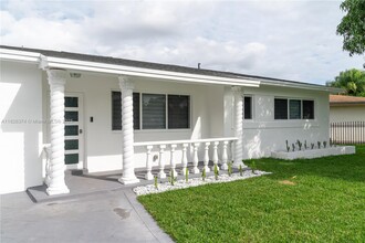 1331 NE 160th St in North Miami Beach, FL - Building Photo - Building Photo