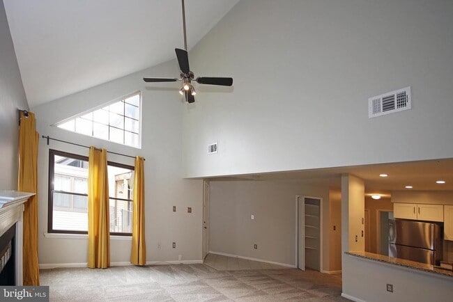 3801 Ski Lodge Dr in Burtonsville, MD - Building Photo - Building Photo