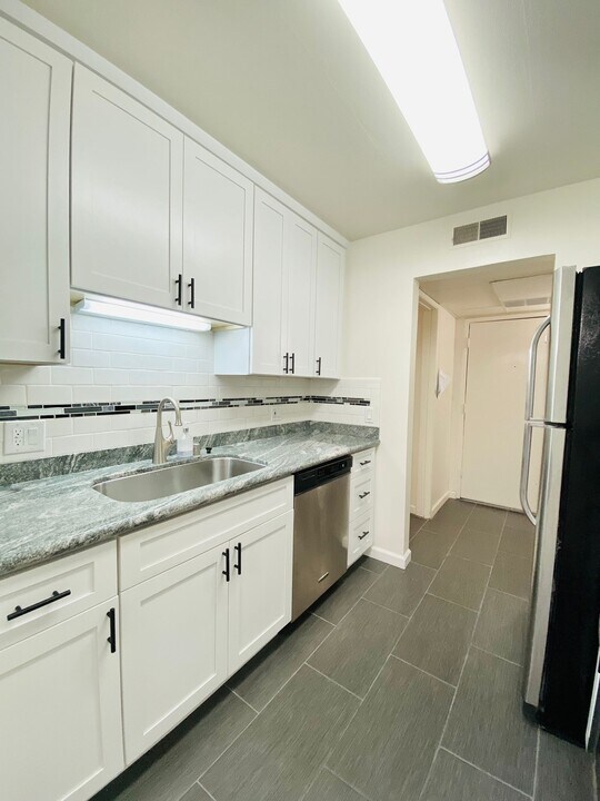 350 N Civic Dr, Unit 205 in Walnut Creek, CA - Building Photo