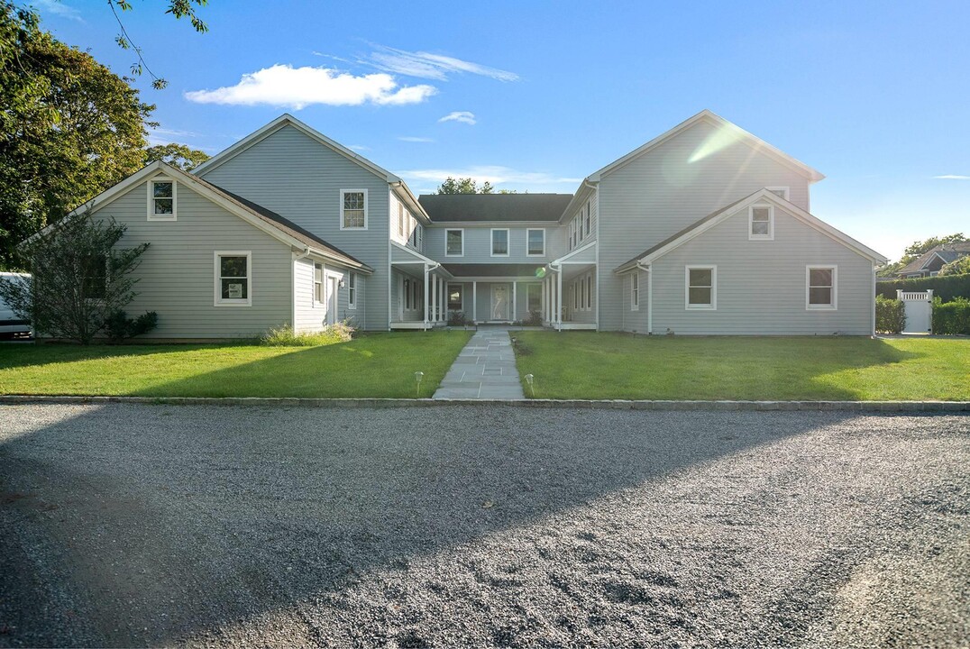 41 Potato Field Ln in Southampton, NY - Building Photo