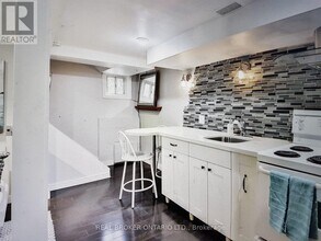 254 Broadway Ave in Toronto, ON - Building Photo - Building Photo